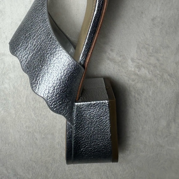 Marc Fisher Silver Textured Leather Block Heel Sandals Size 10 - Picture 6 of 12